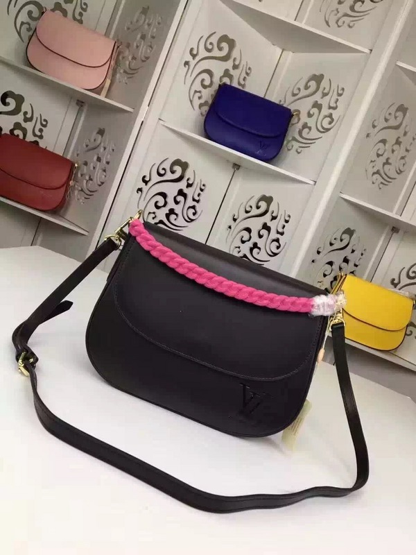 Louis Vuitton Outlet Designer Handbags M101393